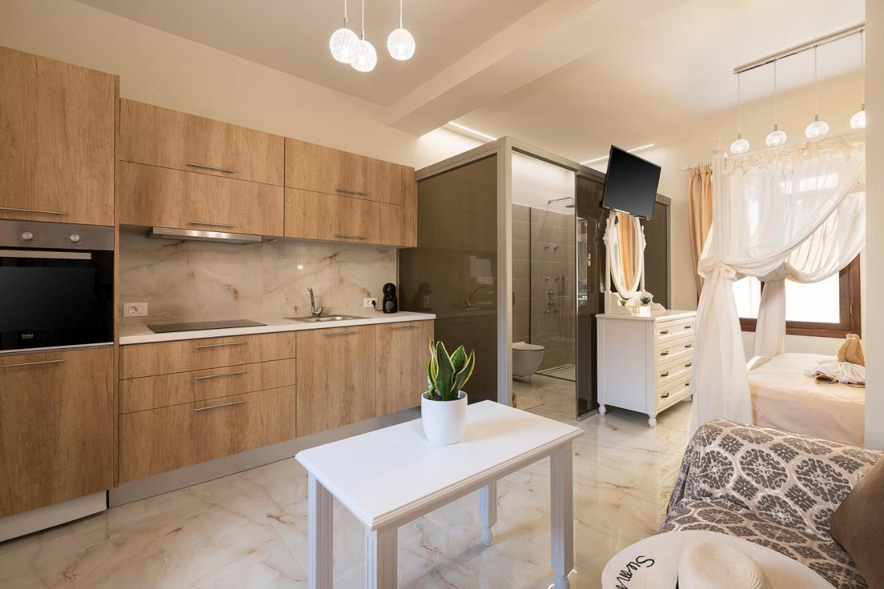Chrisselen Palazzo Colombo Apartment Chania  ภายนอก รูปภาพ